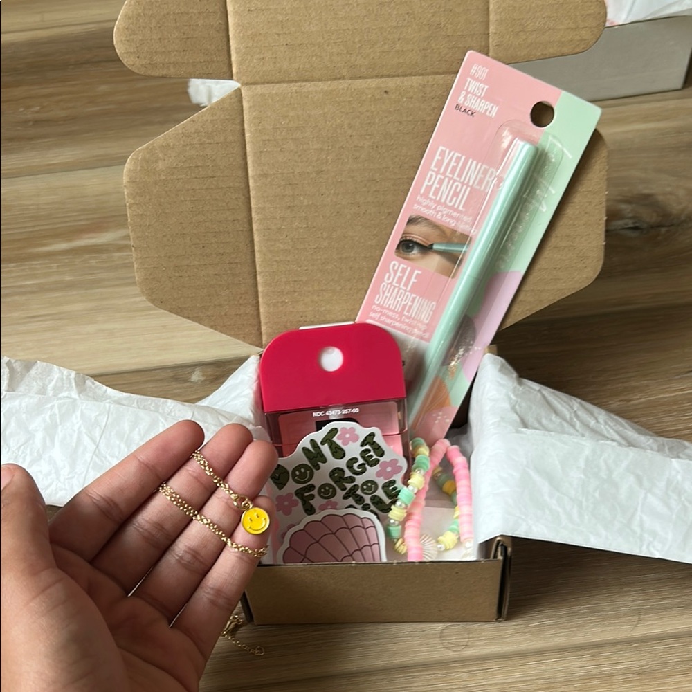 b.pure Hydrating Lip Gloss and Accessories Set